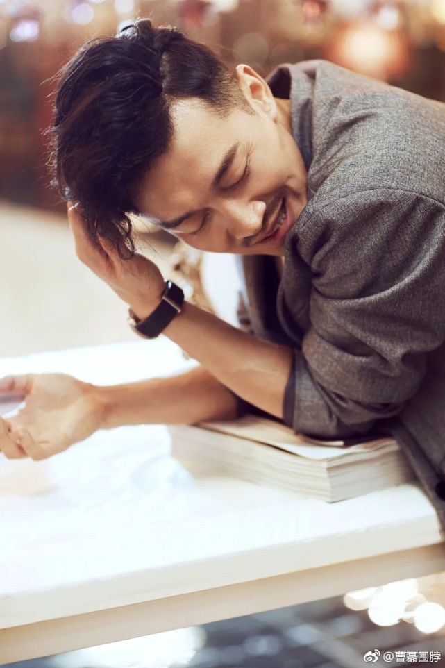 黑白文娱专访演员曹磊:演"鲁迅先生",与观众有了份交情