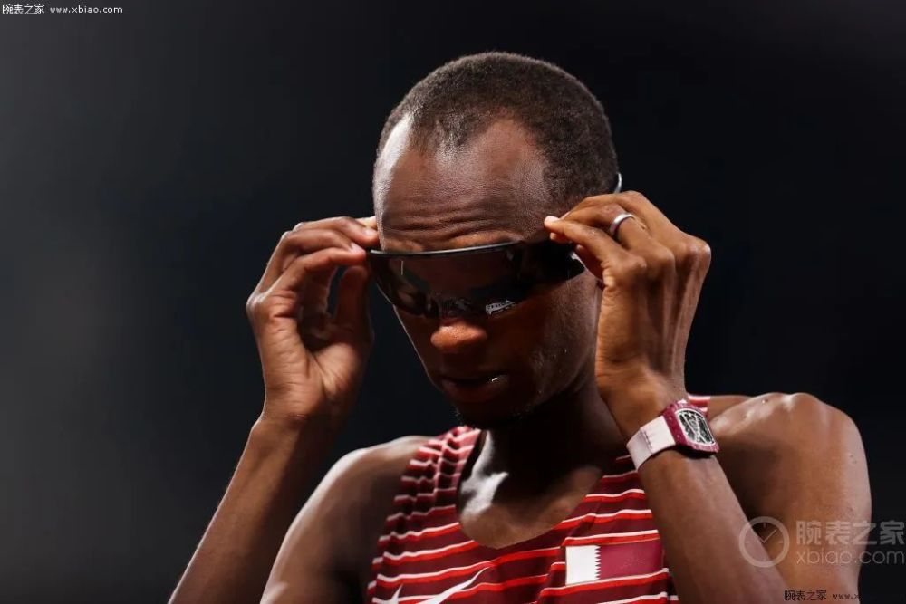 男子跳高冠军mutaz essa barshim(穆塔兹·伊萨·巴尔希姆)在赛场