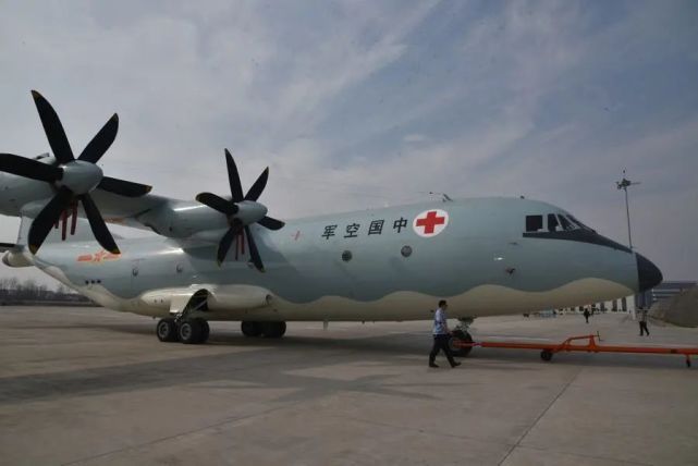 运9改装媲美小型医院的解放军医疗救护飞机
