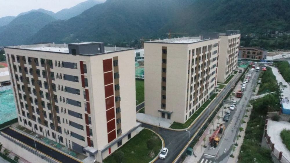 进展飞速甘孜职业学院项目一期工程教学区顺利交付9月招生开学