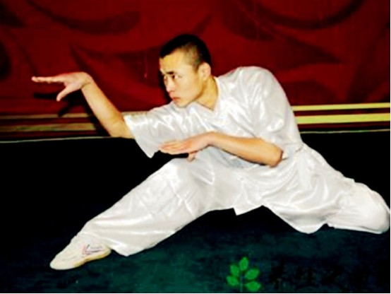 新义安总教头苏龙香港真正的地下皇帝为权为利谋朝篡位