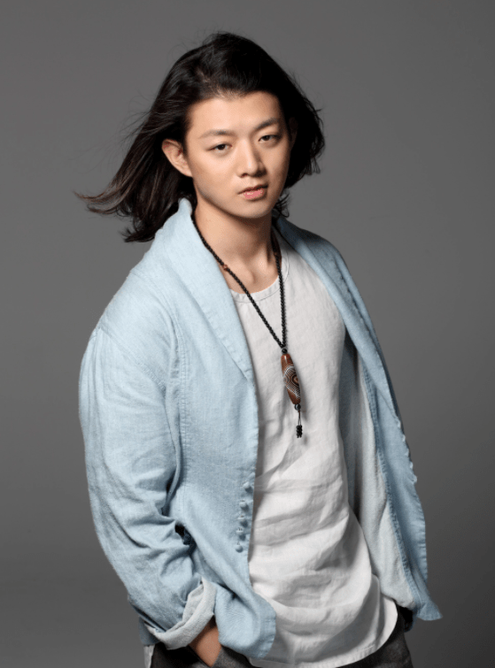 霍尊女友公开多年恋情,发文两小时男方未回应引调侃_腾讯新闻