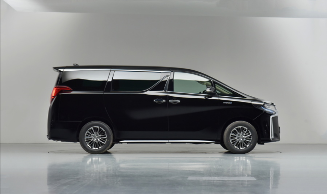 内部代号为【c095】,红旗mpv曝光,明年上市欲干翻埃尔法