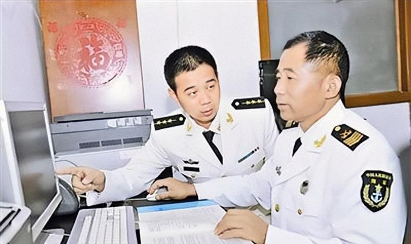 一级军士长王昌来和军官儿子王晨一级军士长王兰军,早在2016年,儿子王