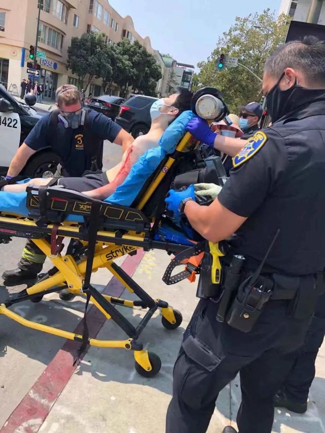 劫匪在加州中国城公开持枪抢劫,华人阻止被开枪击中_腾讯新闻