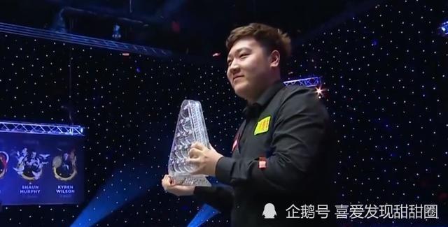 颜丙涛夺冠,女朋友亮相颁奖典礼,老师透露:奖金能在英国买房子