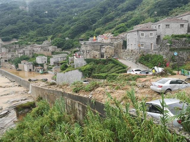 连日暴雨重创马祖地区,知名景点北竿乡芹壁村与中山初中都受严重冲击