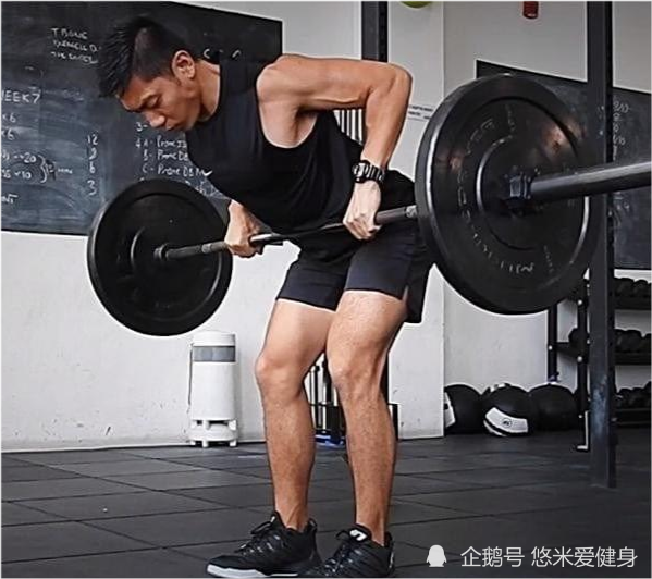 练背总感觉前臂提前力竭 教你三种方法 完成背部训练更轻松 腾讯新闻