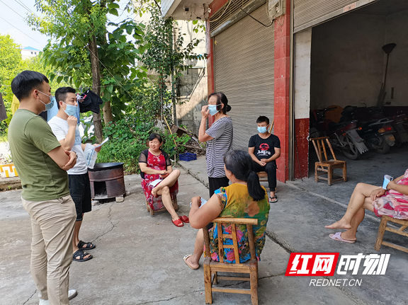 桃江县灰山港镇开展"敲门行动" 织牢新冠疫情防控网
