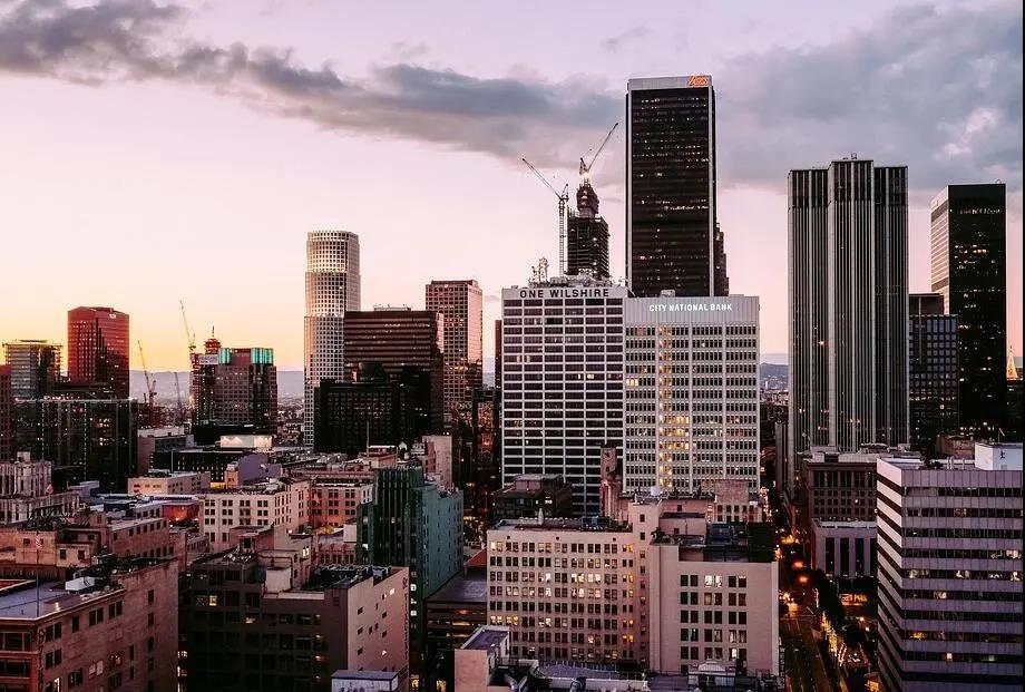 深圳gdp上半年_深圳2021年上半年GDP的增速放缓的信号:基于城市间的比较