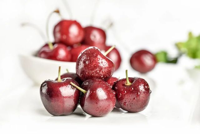 超简单的车厘子淋面蛋糕真的太好吃了