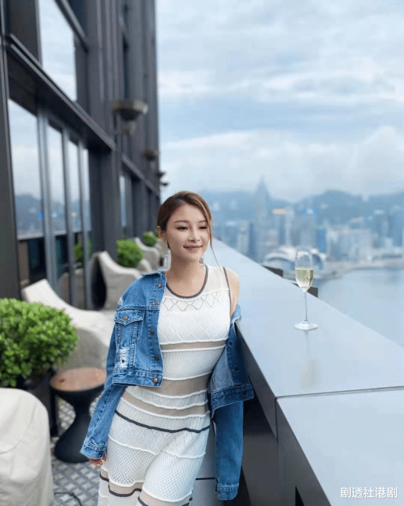 tvb"魔鬼胸"晒靓相贺28岁生日,发毒誓月入百万绝对不靠男人_腾讯新闻