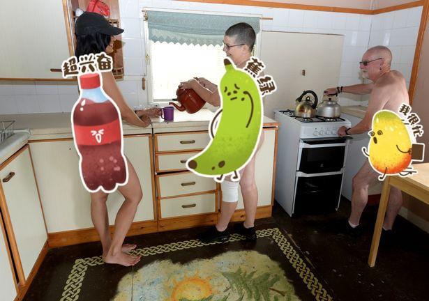 后者是指脱掉衣服,但对周围的一切都不感兴趣的人.