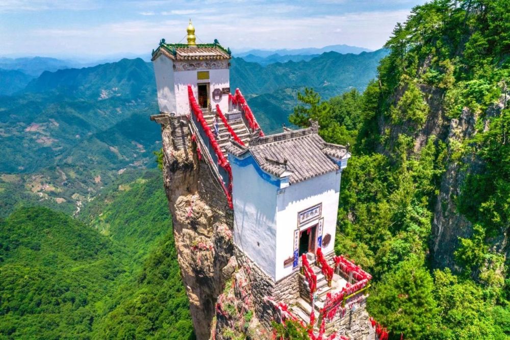 塔云山山顶上的温柔云海