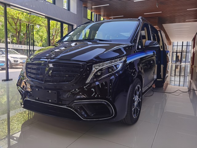 黑武士版迪奥联名款奔驰v260l全面解读