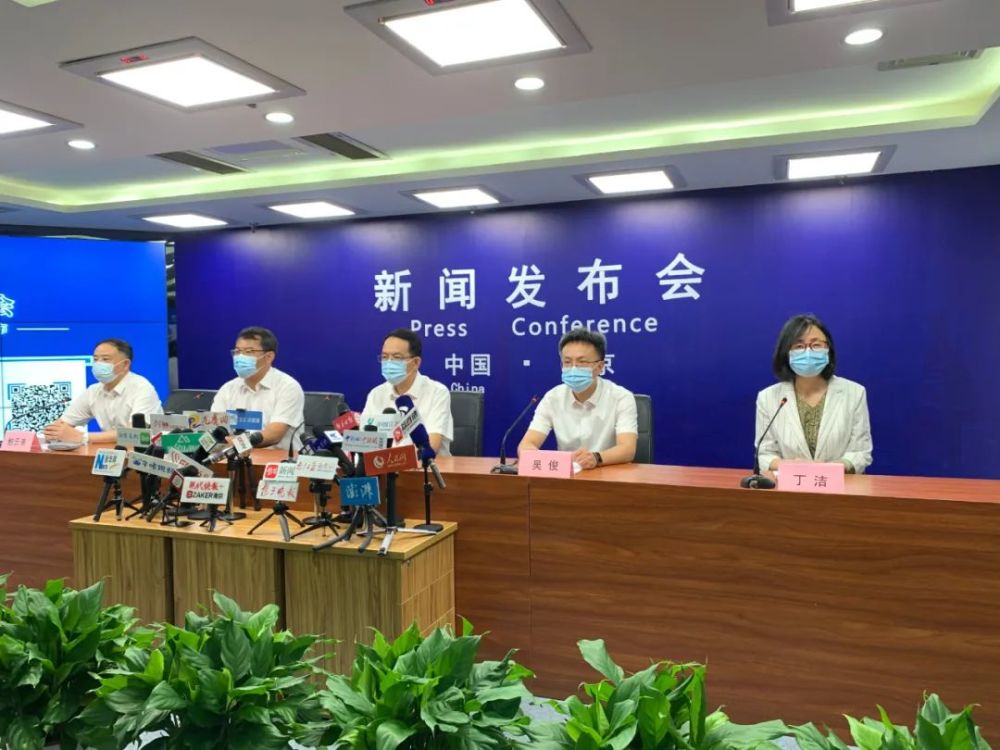 南京市卫健委副主任丁小平:2021年8月8日0