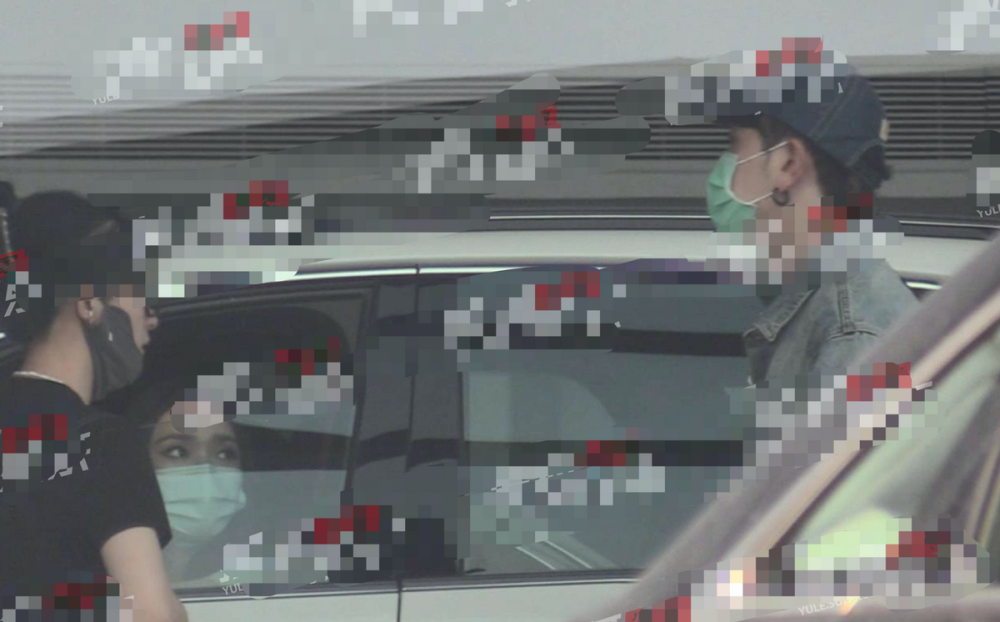 颜人中林允一同挑选豪车 牵手摸头举止亲密 背着林允走了一路 全网搜