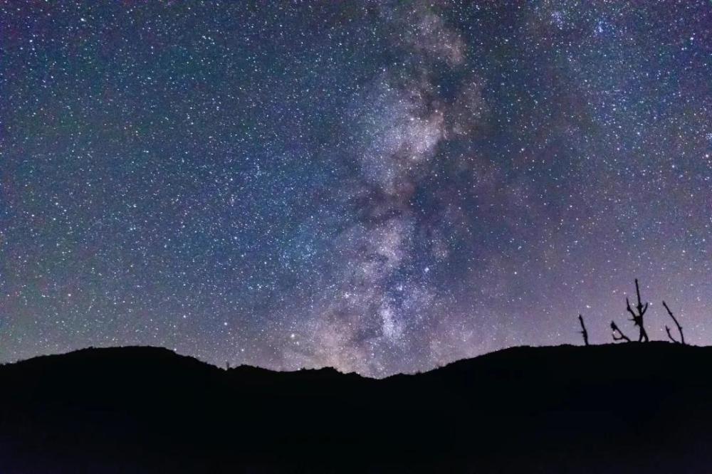 美呆!浩瀚迷人的羊湖星空