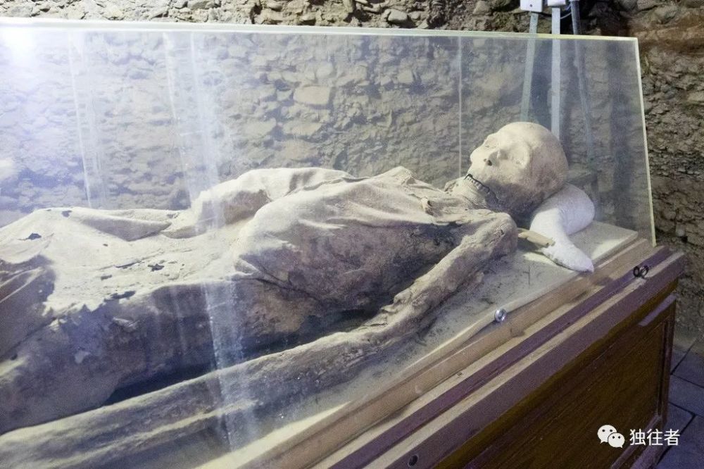 堪舆埃及的木乃伊相媲美的千年干尸阿斯塔纳古墓群