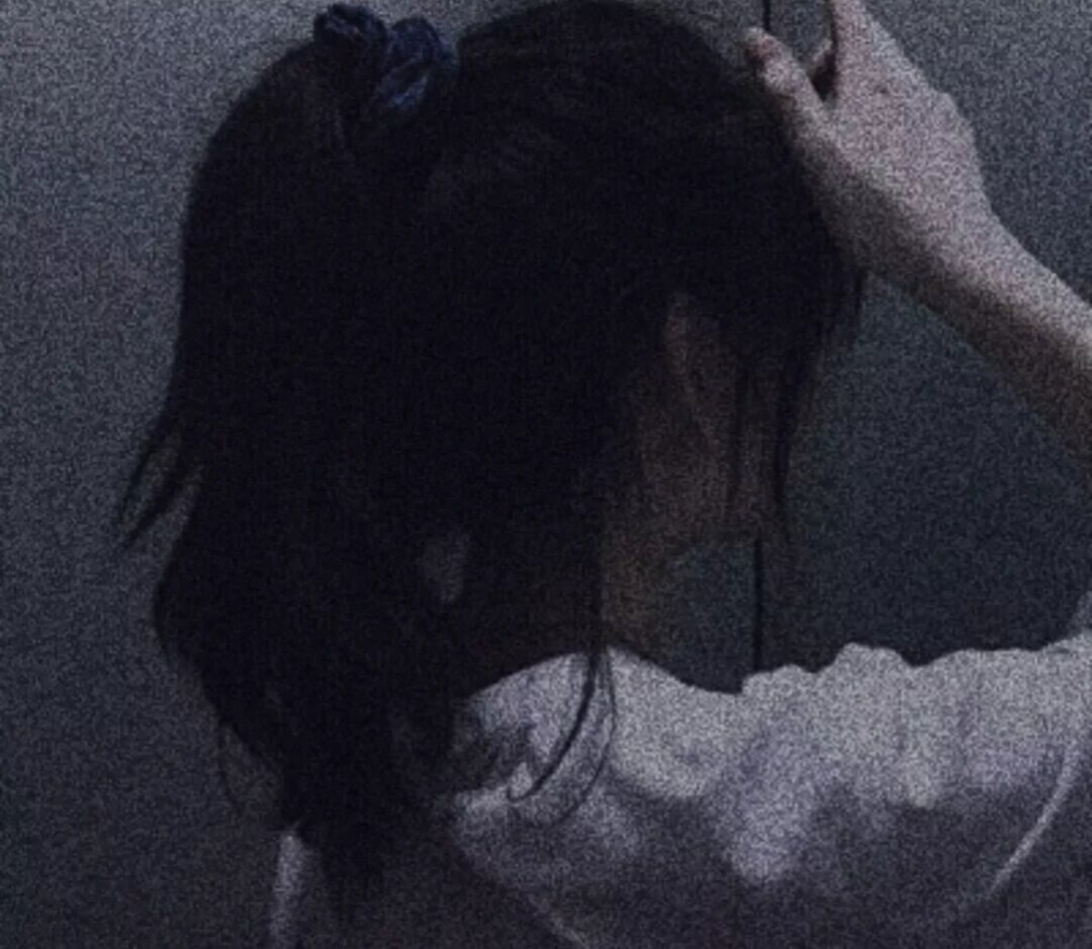 黑色头像0809伤感黑色系女生头像