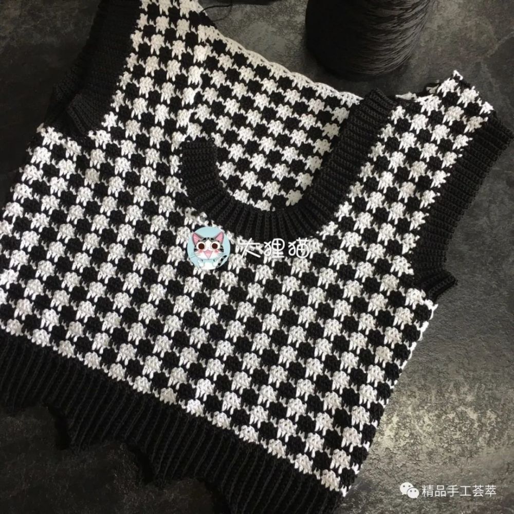精致大牌的"千鸟格"小背心的详细织法教程