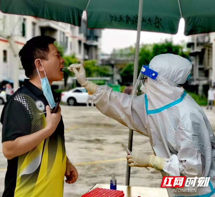 汇景名都小区:让疫情尽早"下线",核酸检测不落一人