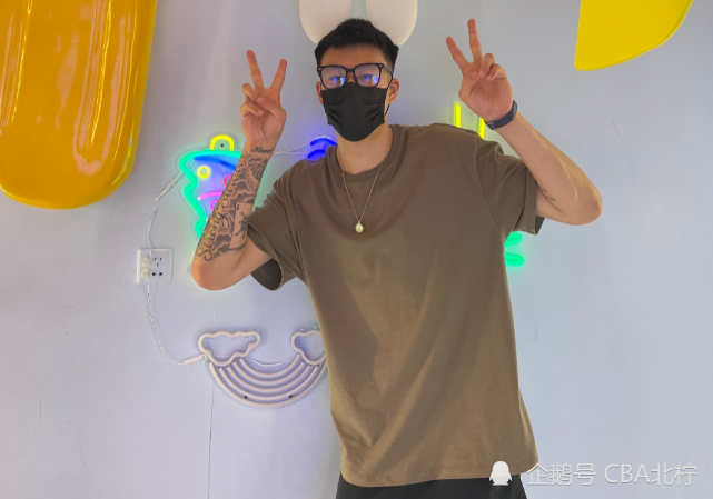 cba三消息广州官宣签雷阿龙辽宁天才后卫留队张镇麟晒帅照