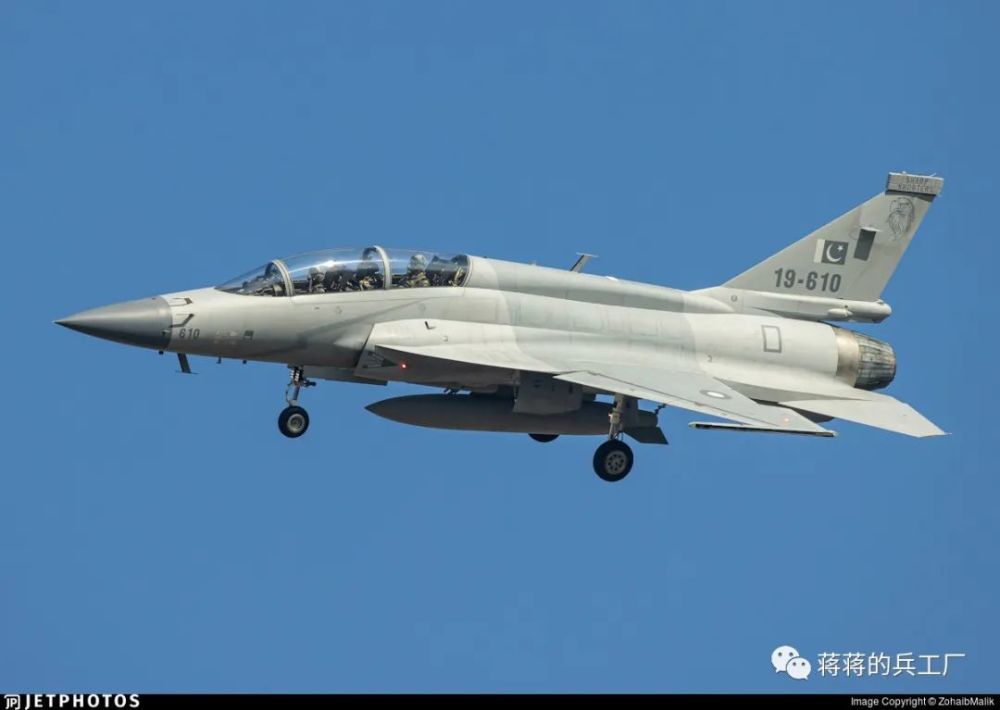 jf17b枭龙遗憾首摔盘点巴基斯坦空军服役的枭龙b战斗机
