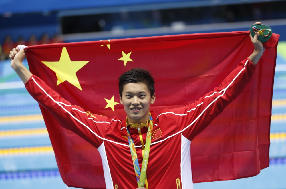 看不出奥运冠军汪顺已经27了,穿运动装身材有型,气质挺少年的