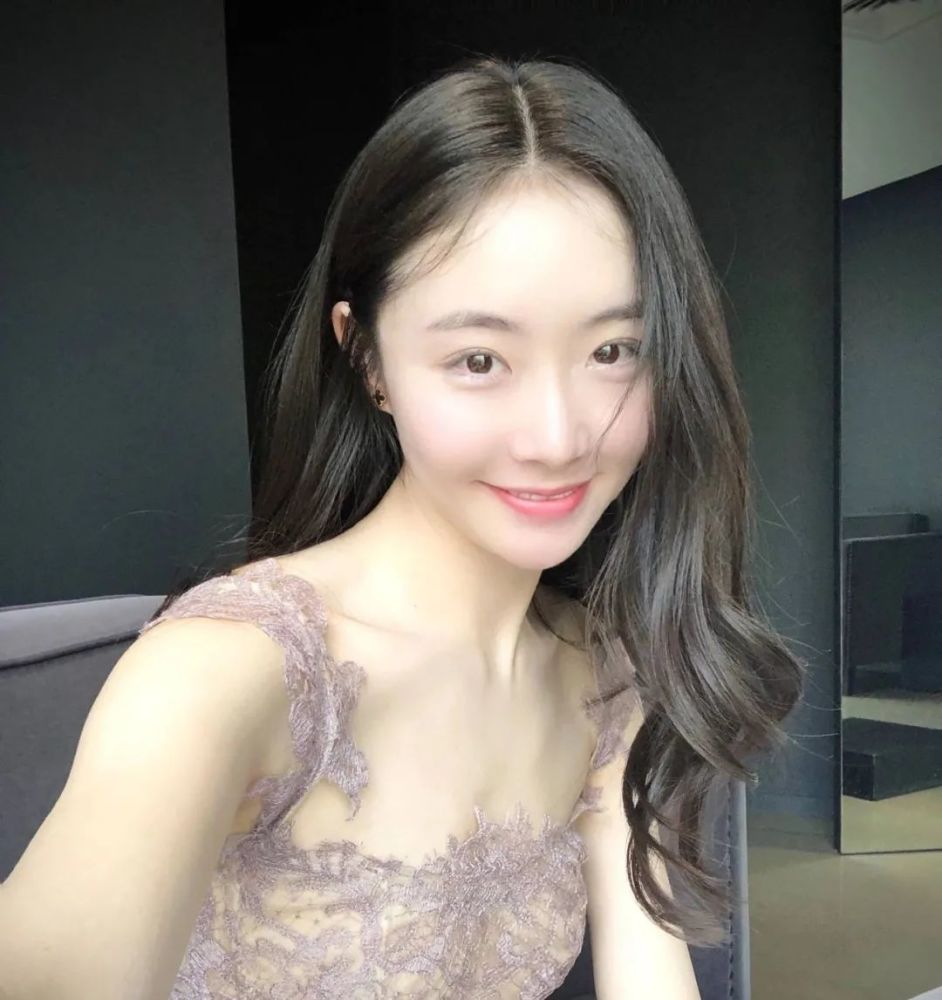 官宣社死名场面霍尊女友晒二人甜蜜合照男方未回应