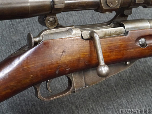 日本古董枪店展示莫辛纳甘狙击步枪 配备pe瞄准镜 堪称罕见型号