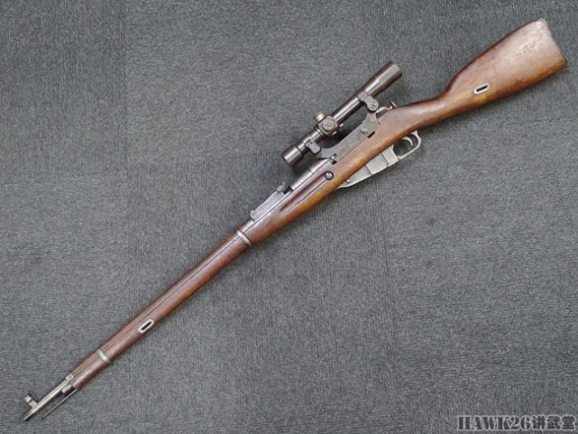 日本古董枪店展示莫辛纳甘狙击步枪配备pe瞄准镜堪称罕见型号