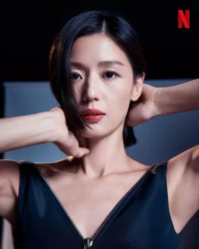 全智贤新剧回归!罕见干练短发超级飒,这真的是41岁吗?_腾讯新闻