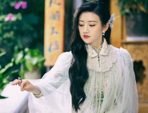 《与君歌》正热播，成毅又有一部大剧定了？女主是“人间富贵花”