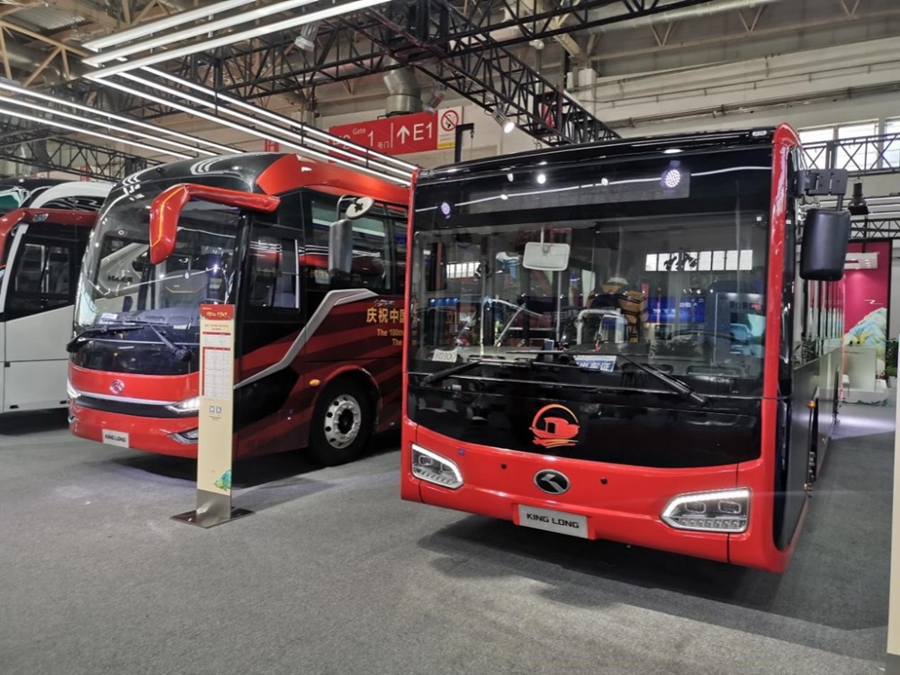 创新不忘以人为本 金龙碳纤维地铁巴士来袭