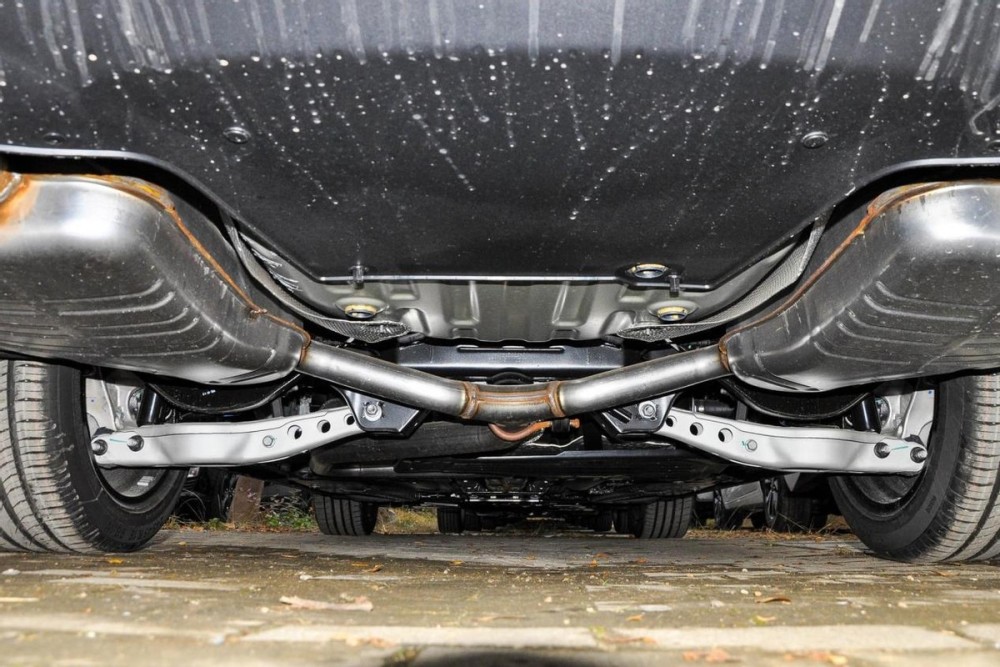 迈锐宝xl的底盘采用前麦弗逊式后多连杆式独立悬架,悬挂的调校偏舒适