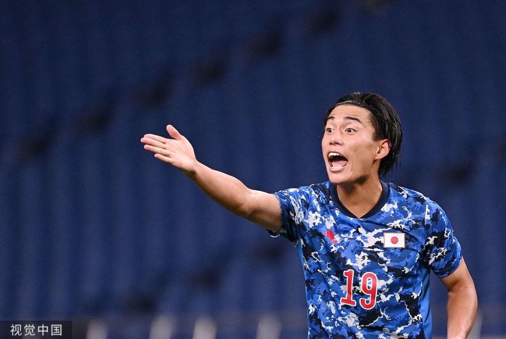 欧洲转会官宣汇总:日本国奥主力前锋旅欧,曼联后卫租借离队