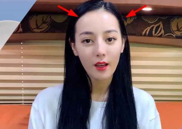 热巴露额头拍大片,29岁发量很真实,看清发际线的变化:粉丝放心了