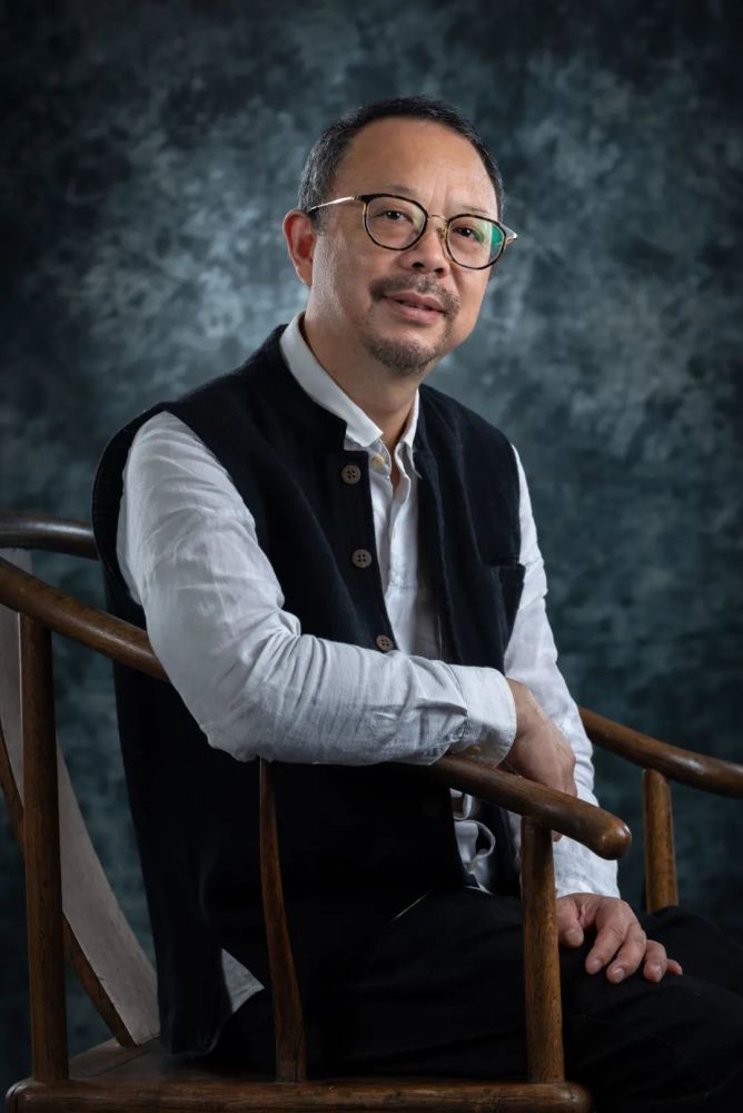 中国当代水墨艺术家,著名策展人,收藏家.