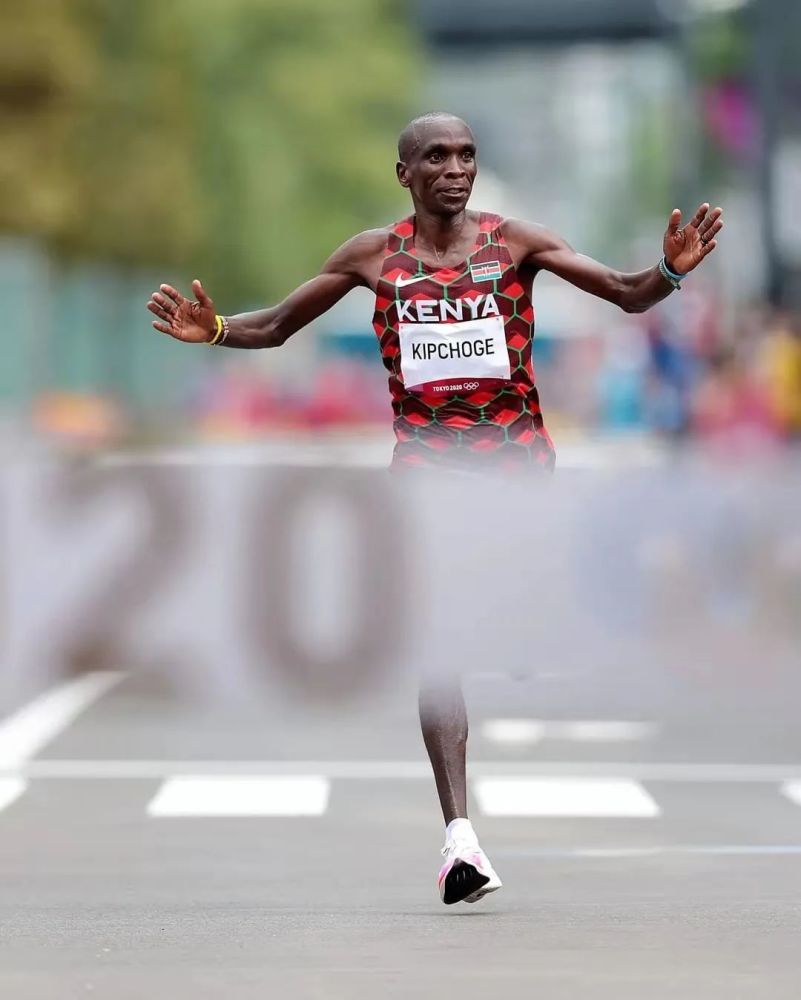 基普乔格卫冕奥运会马拉松冠军简单粗暴的办法,是比较二人的交手记录.