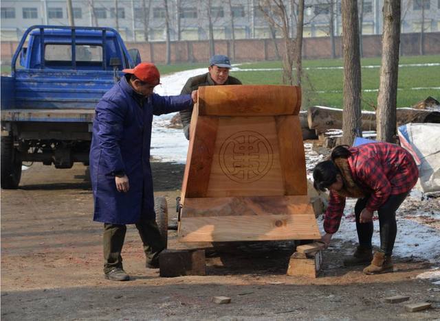 虽有防治方法,但易爆裂易潮湿长虫,农村不用石棺葬有3个原因