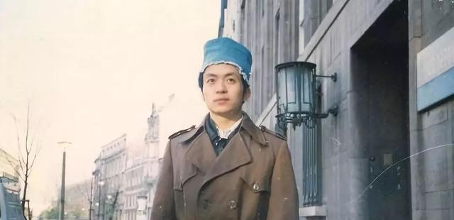 文学疯子顾城杀妻后自尽留一儿子木耳现过得如何