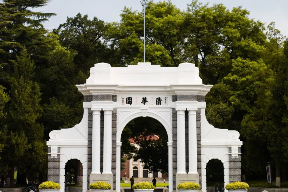 清华校庆上演短裙尬舞伤害不大侮辱性极强