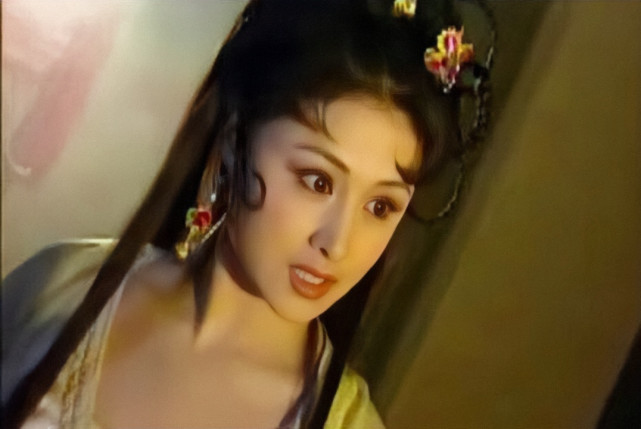 她和同学黄海斌一起搭档,出演了自己的首部电视剧《书剑恩仇录》,虽然