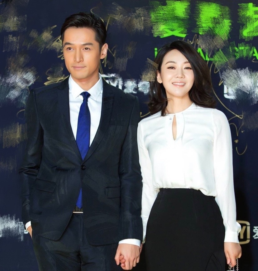 闫妮说王玮虽然年纪比她小很多,但是他心智成熟教会自己很多,到现在