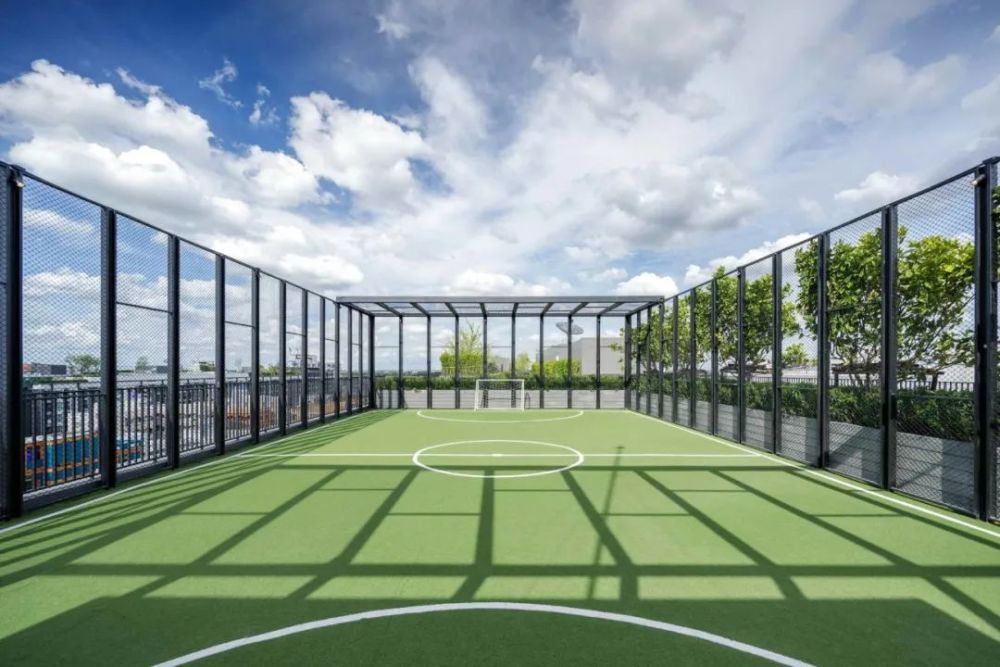 连通三栋建筑的屋顶运动平台|attitude bu