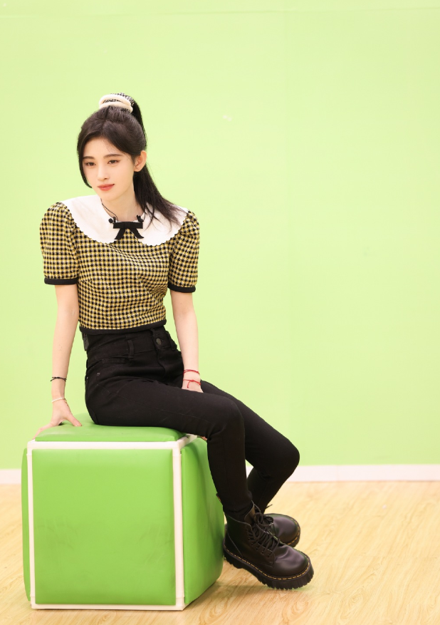 终于相信鞠婧祎76斤路透照暴露真实身材漫画腿意外抢镜