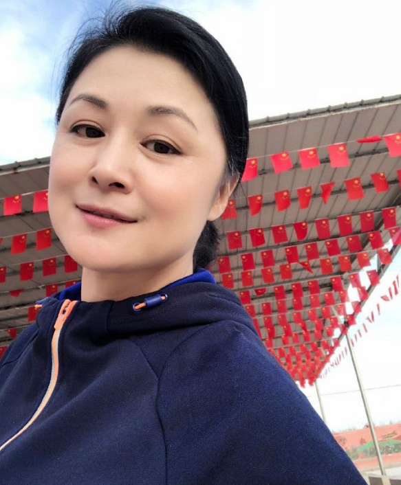 毫无底线于月仙车祸去世网红直播谢大脚超市引众怒