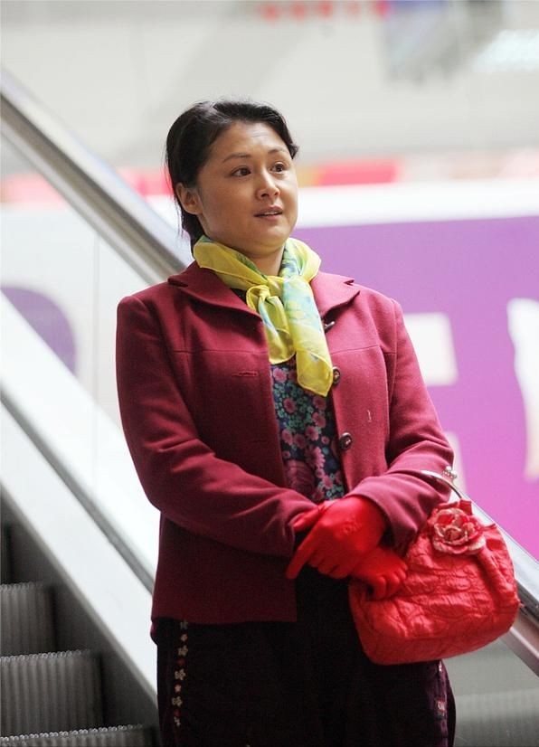 谢大脚于月仙去世,大家只看到"土土"的她,年轻时撞脸芭比娃娃