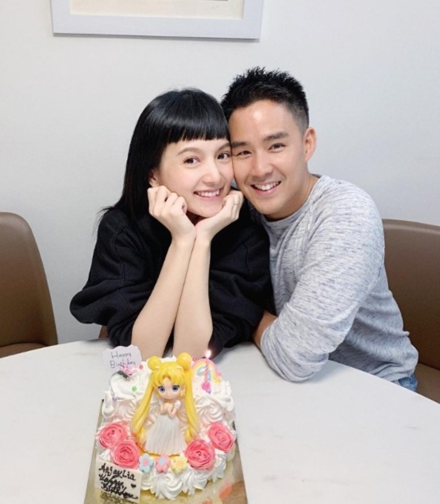 在遇到老公之前,陈嘉宝一直觉得自己会晚婚晚育,没想到在22岁的时候